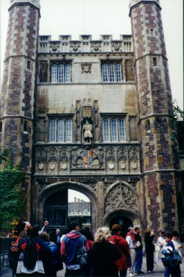 We find the Gate to Kings College, with a statue of Henry VIII